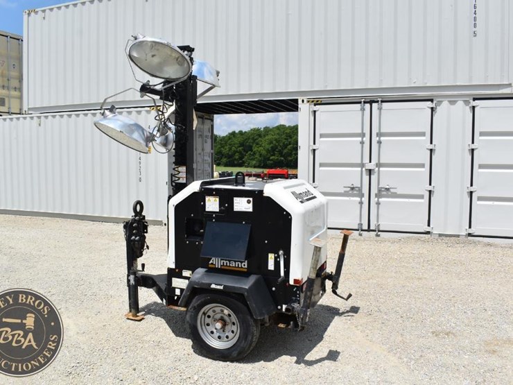 2019-allmand-bros-night-lite-v-series-image-4