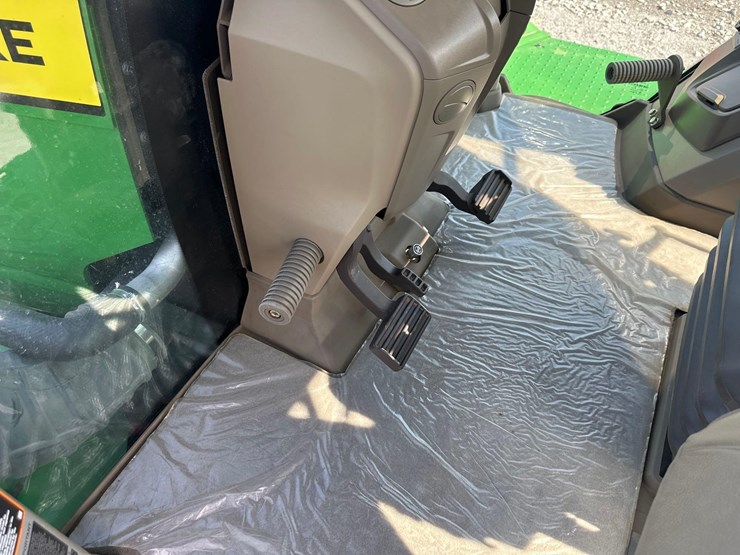 2022-john-deere-9r-390-image-41
