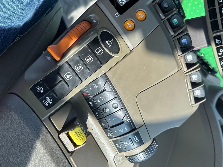 2022-john-deere-9r-390-image-46