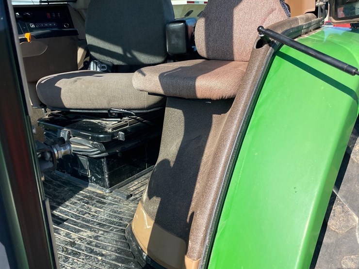 1996-john-deere-8300-image-30