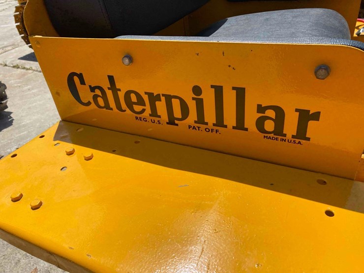 caterpillar-22-ag-crawler-image-12