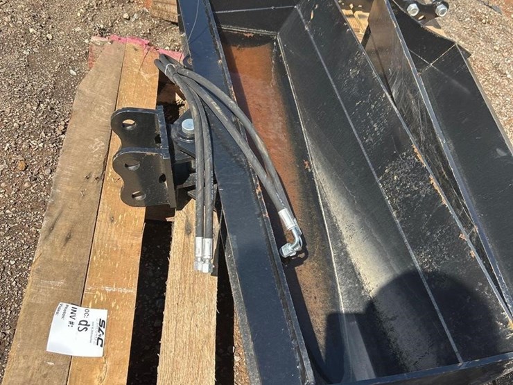 unused-40in-hydraulic-swivel-bucket-w/hoses-image-1