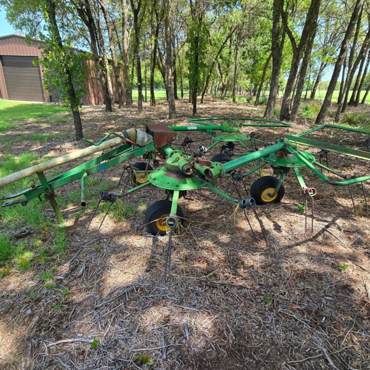 JOHN DEERE 752
