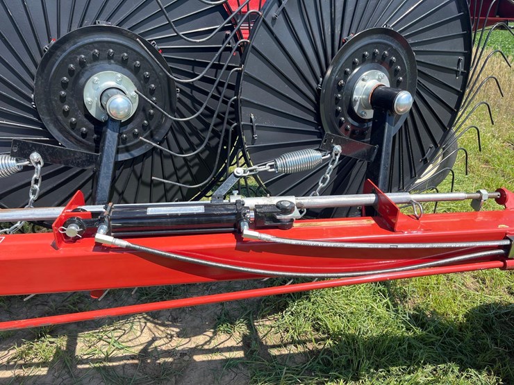 2023-h&s-14-wheel-v-rake-1-owner-image-15