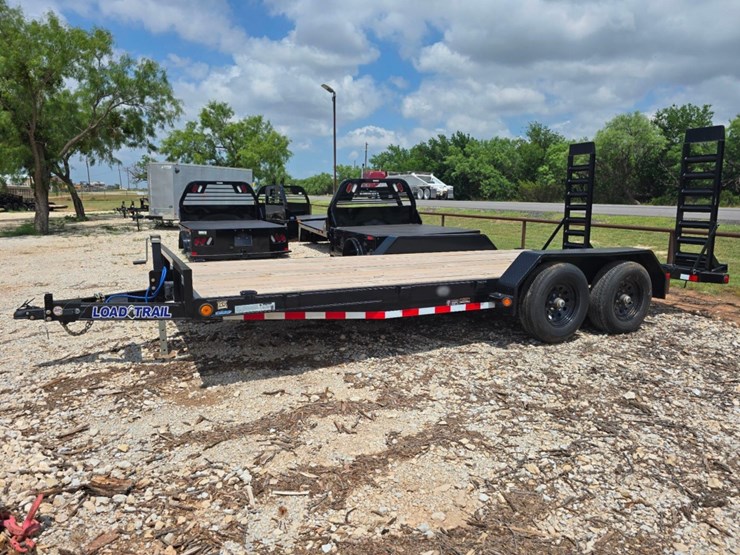new-2022-load-trail-ch-83in-x-18ft-equipment-trailer-image-2