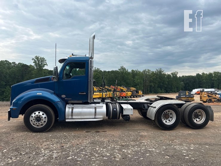 2015-kenworth-t880-image-10
