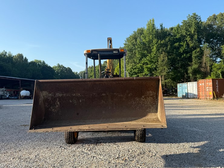 new-holland-555e-image-53