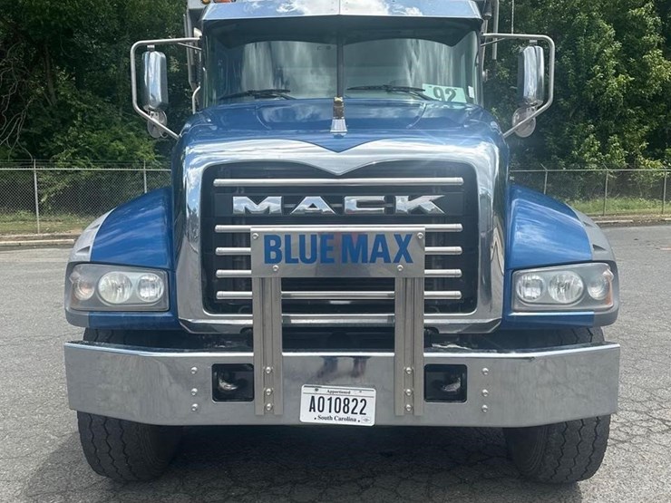 2021-mack-granite-64fr-image-2