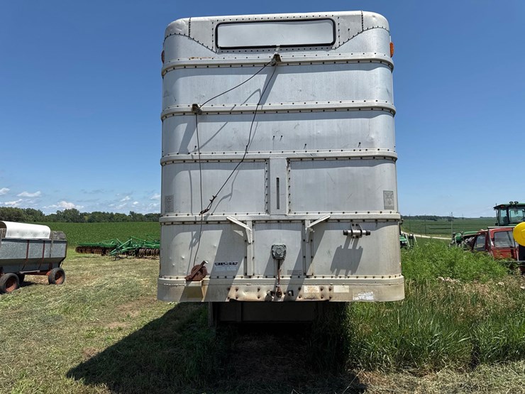 1981-wilson-livestock-trailer-image-2