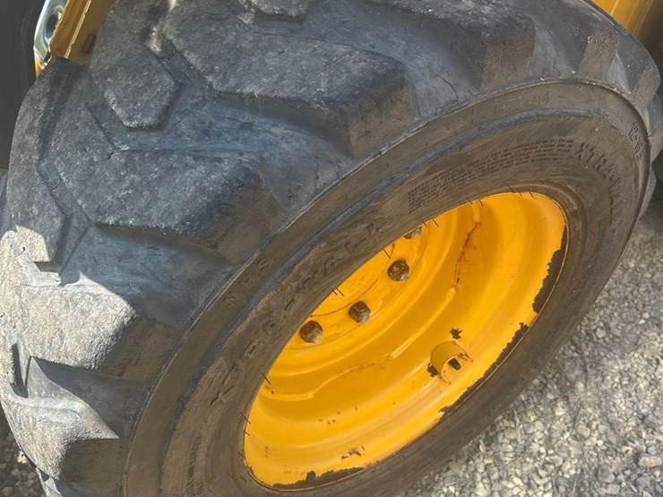 deere-320g-image-5