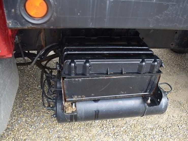 2010-international-durastar-4300-image-11