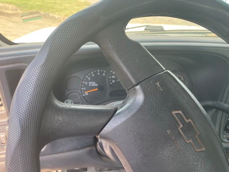 2003-chevrolet-silverado-image-32