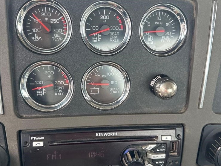 2015-kenworth-t880-image-35
