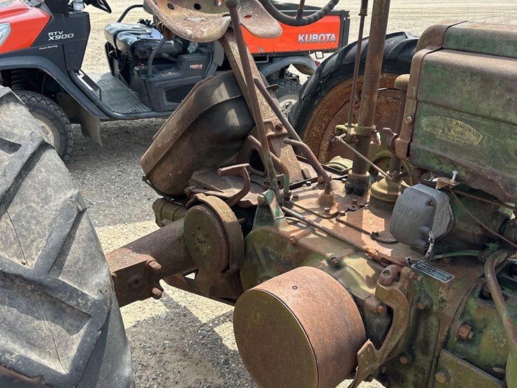 john-deere-b-image-6