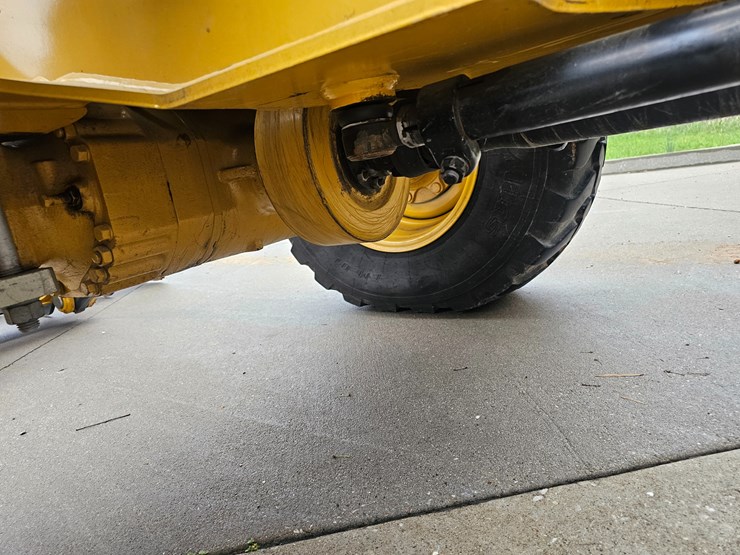 #17574-•-2024-deere-324-wheel-loader-image-35