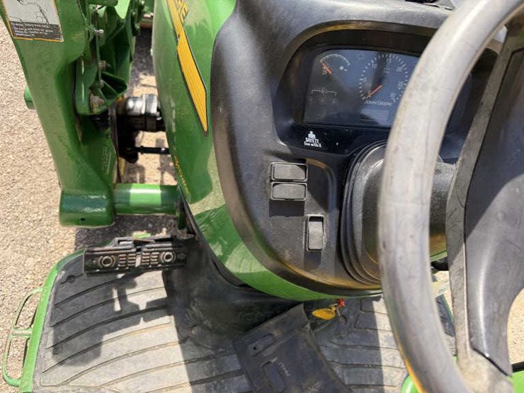 john-deere-3520-image-19