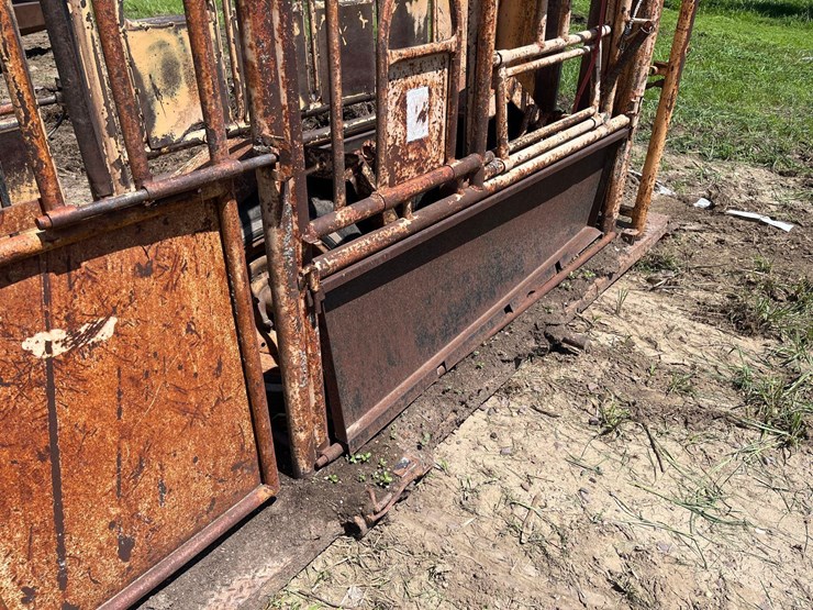 for-most-cattle-chute-image-18