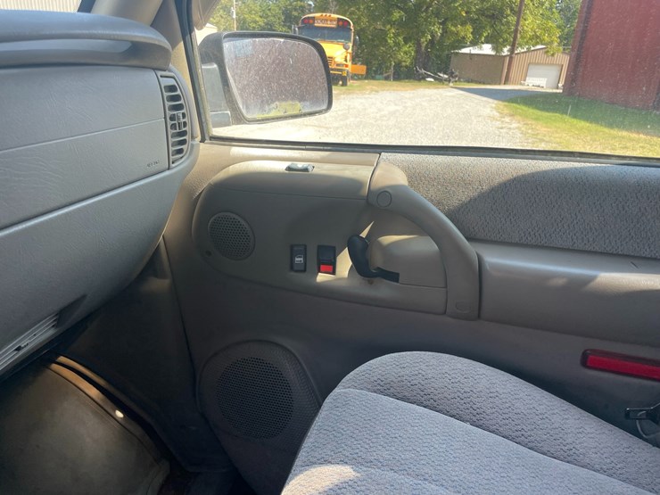 1998-chevrolet-astro-image-24
