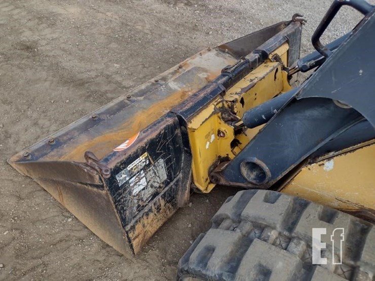 deere-323d-image-18