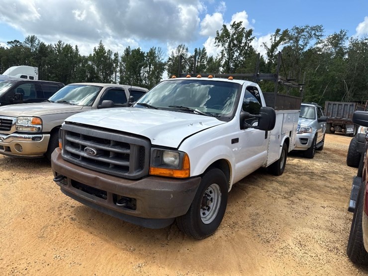 ford-f350-xl-image-2
