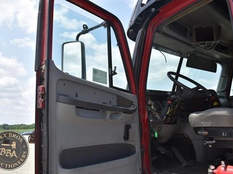1997-freightliner-century-120-image-51