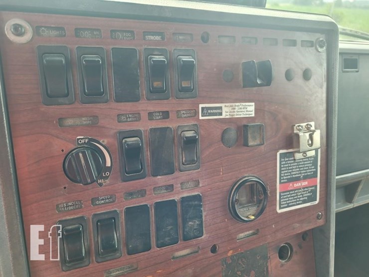 1999-mack-cl713-image-25