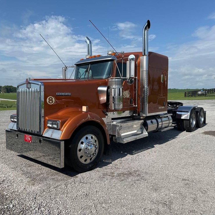 2019 KENWORTH W900L