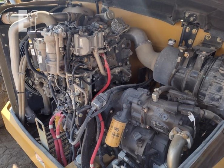 2019-caterpillar-tl1055d-image-26