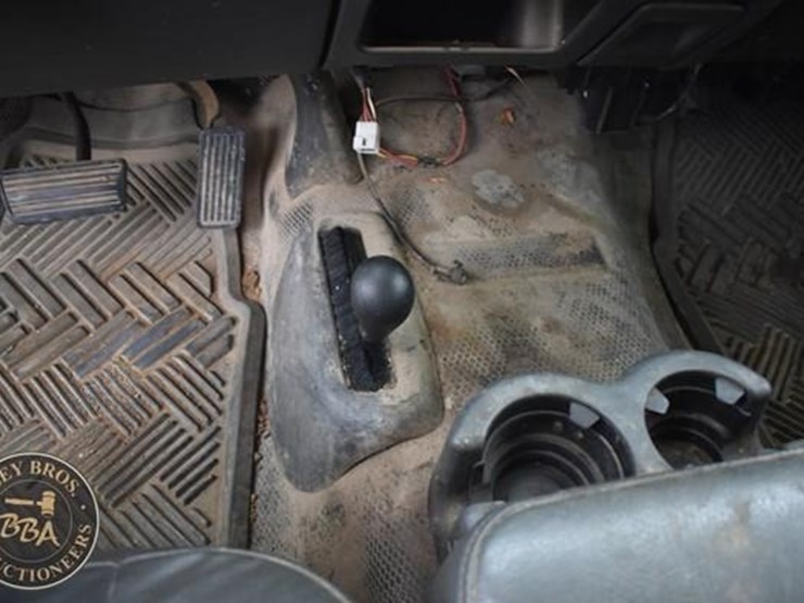 2005-chevrolet-3500-image-25