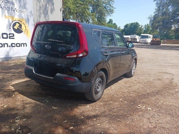 2020-kia-soul-runs/moves-lx-image-8