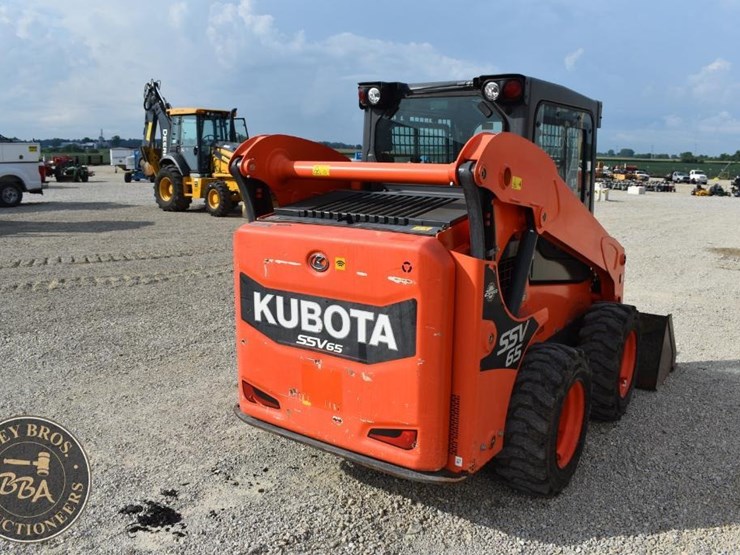 2020-kubota-ssv65-image-16
