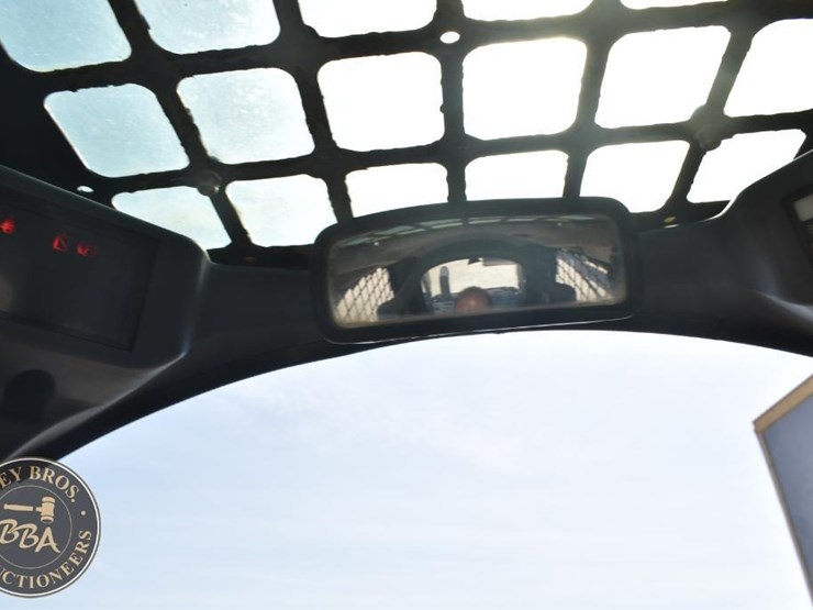 2019-deere-325g-image-57