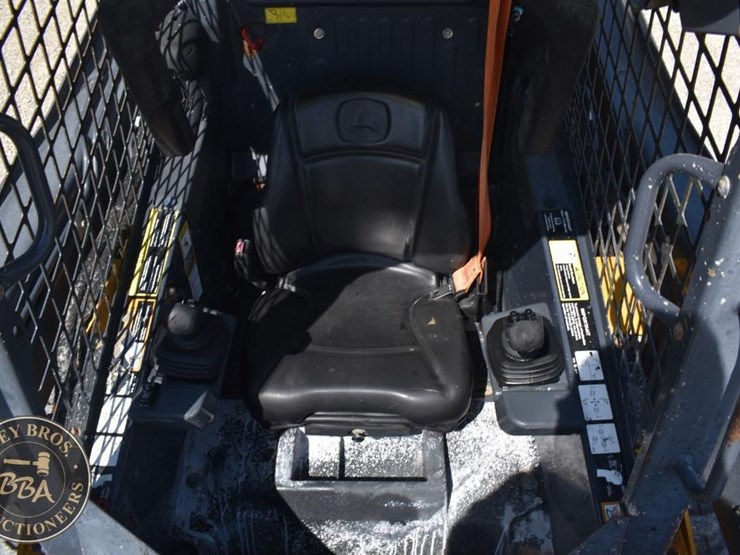2019-deere-325g-image-46