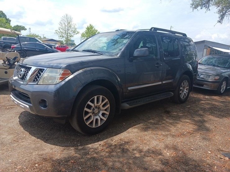 2010-nissan-pathfinder-image-3