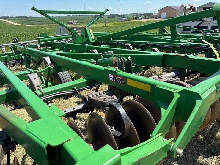 john-deere-2310-image-23