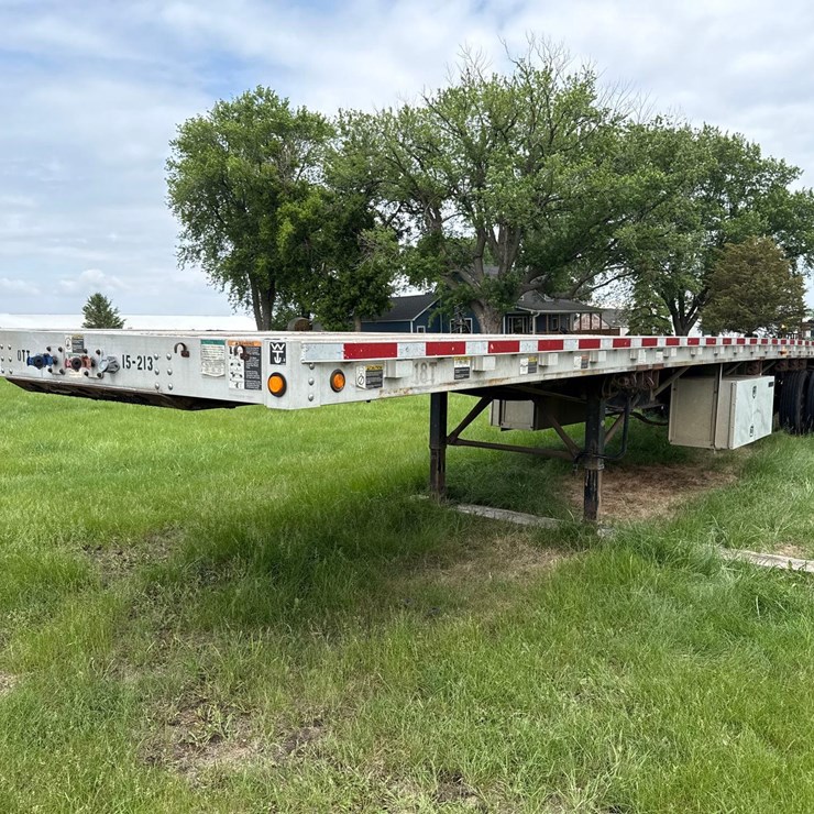 2010 Wilson 97 1/2" x 48ft Semi Flatbed Trailer