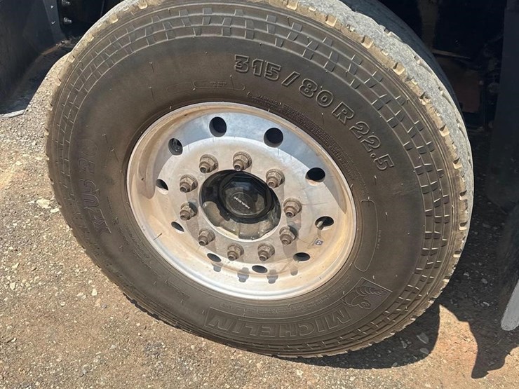2021-mack-granite-64fr-image-9