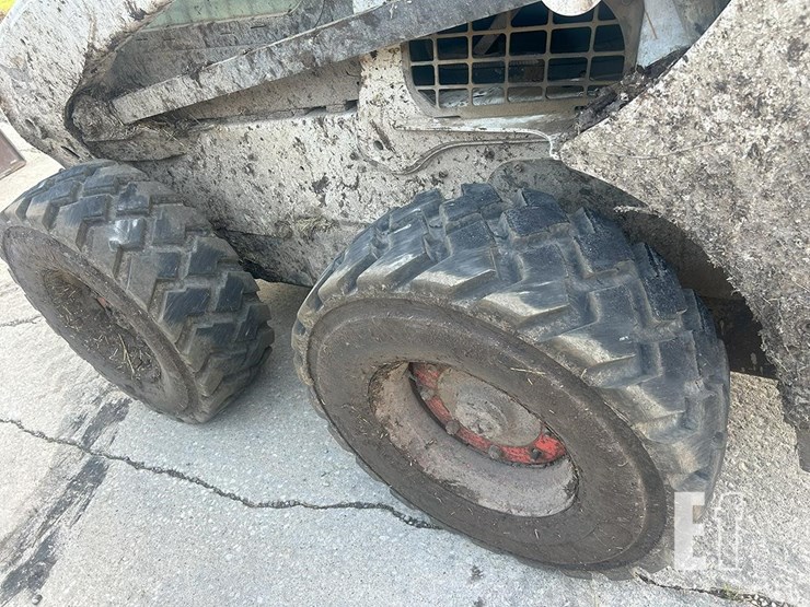 2012-bobcat-s750-image-17