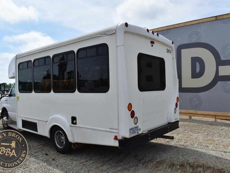 2014-ford-e350-image-10