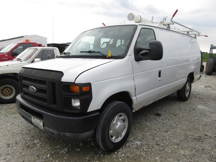 2011-utility-van-image-1