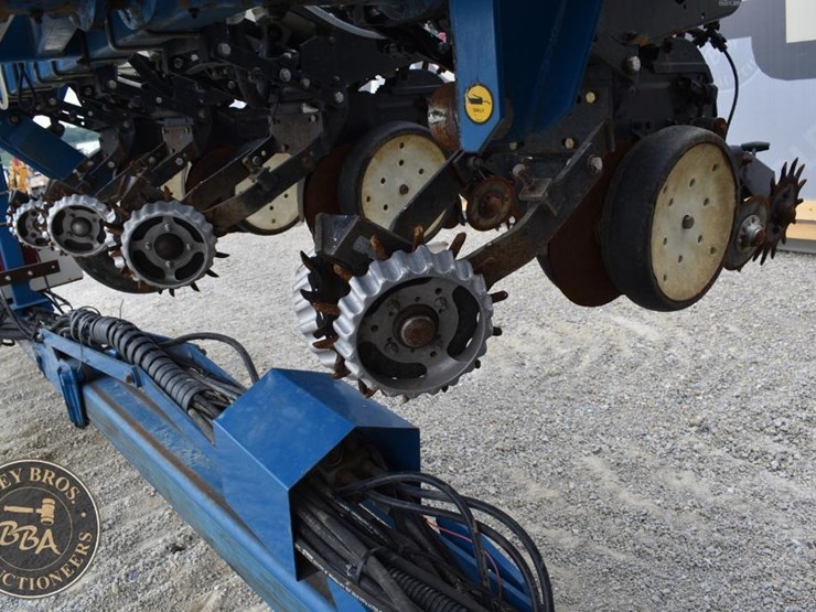 2005-kinze-3600-image-41