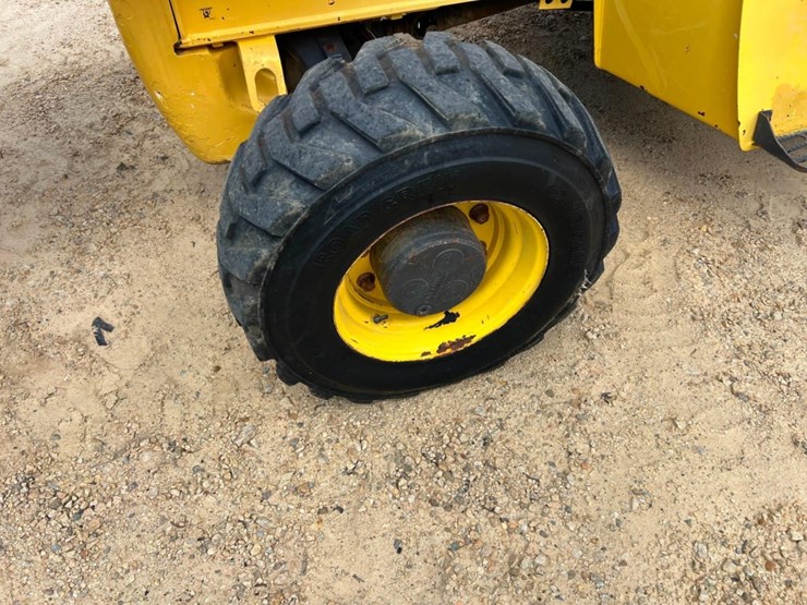 2011-new-holland-b95b-image-47