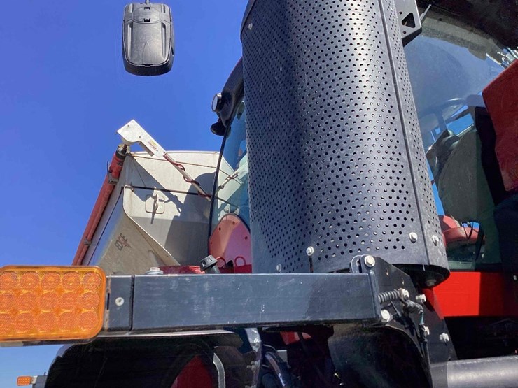 2021-case-trident-5550-spreader-image-42