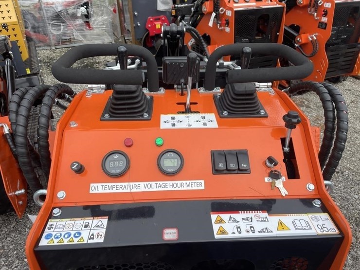 new-mms-skid-steer-loader-image-11