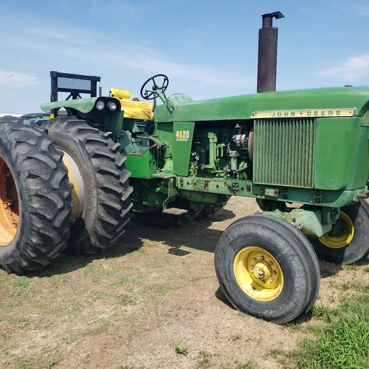 1970 JOHN DEERE 4520