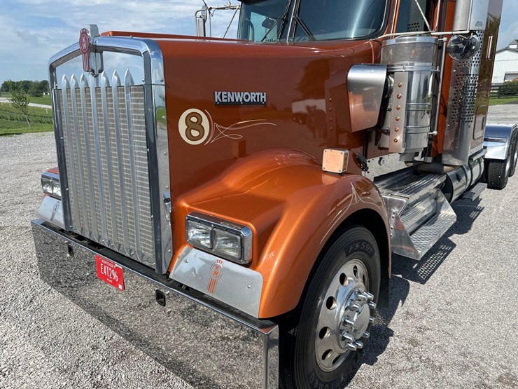 2019-kenworth-w900l-image-14