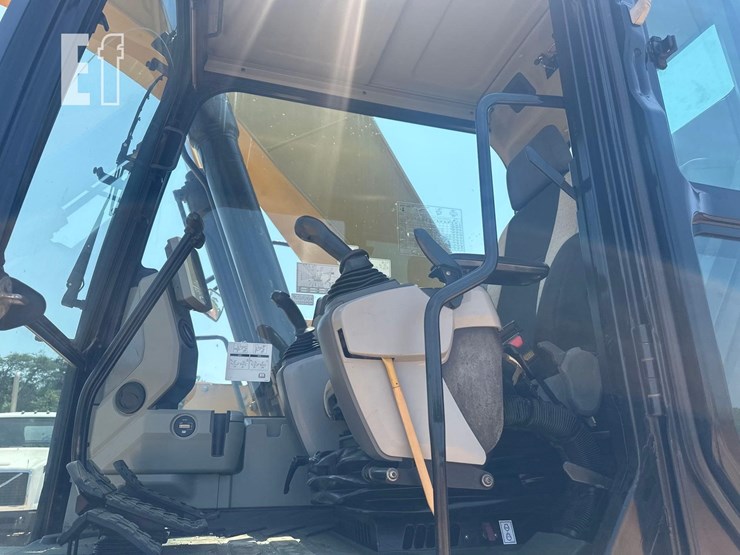 2015-caterpillar-335f-lcr-image-14