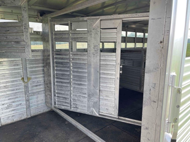 2006-8’x28’-c&c-aluminum-livestock-trailer-image-61