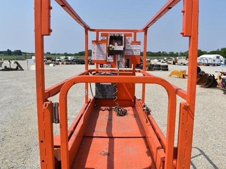 2016-jlg-1930es-image-16