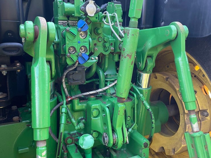 2014-john-deere-6210r-image-34
